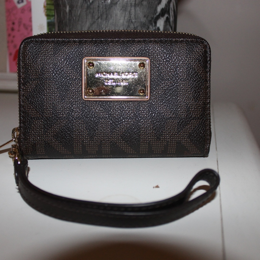 Michael Kors Wallet/Wristlet - Picture 1 of 3